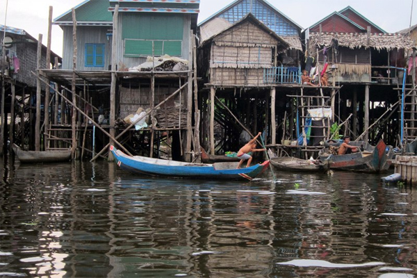 плавучие деревни в Камбодже